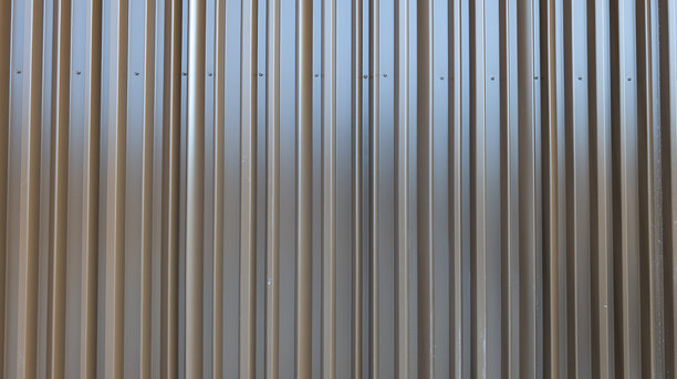 灰色钢背景图案，水平排列，干净的钢线，金属质感，锌板，复古风格图片下载