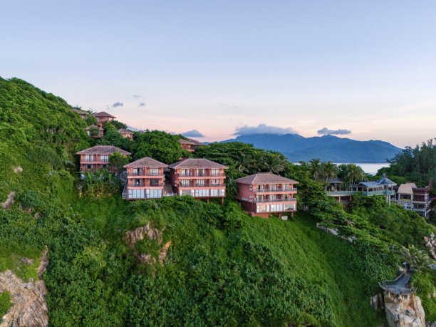 早晨在海南省陵水县分界洲岛的玻璃海航拍照片图片下载