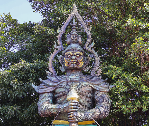 泰国佛教宫殿寺庙的恶魔保护者，曼谷。细节照片图片下载