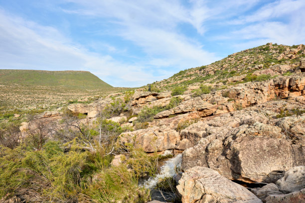 塞德堡地区郁郁葱葱的山脉与岩石景观和自然的库存照片图片下载