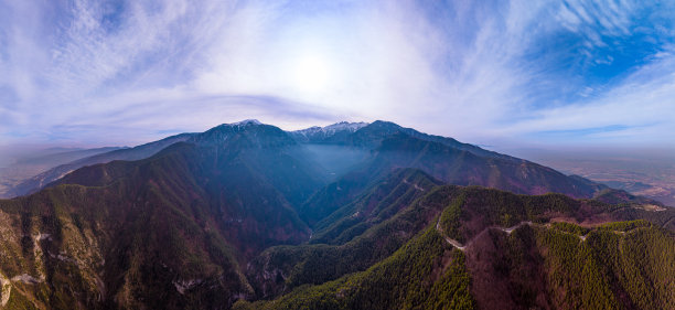 希腊冬季的埃尼皮亚斯峡谷和奥林匹斯山照片图片下载