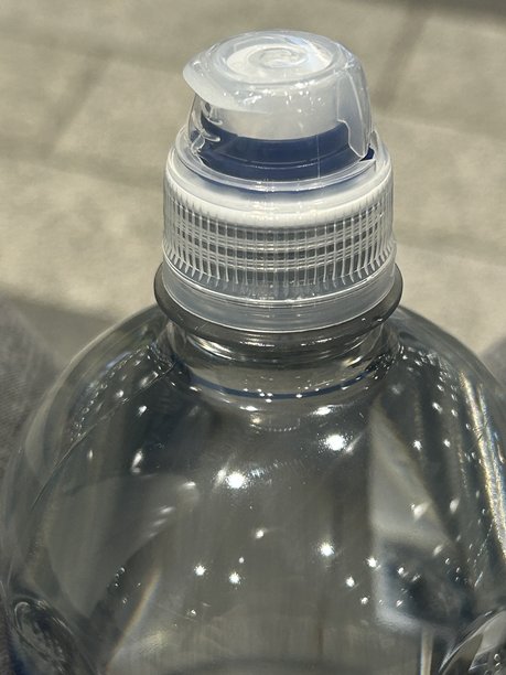 未开封水瓶的瓶盖特写图片图片下载