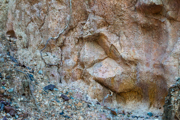 梅旺国家公园的奇观风景——帕乔尔，是由地壳板块抬升以及风雨侵蚀造成的自然现象（图片有噪点和胶卷颗粒感）。图片下载