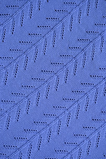 紫色针织面料纹理照片作为背景，紫色针织面料特写纹理。图片下载
