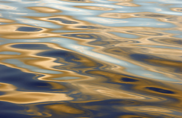 抽象波浪深蓝色，纯自然漩涡图案纹理，背景照片。图片下载