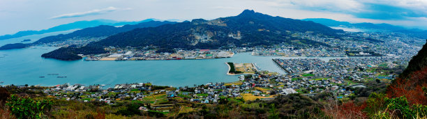 日本郊区的一个港口小镇。全景照片。图片下载