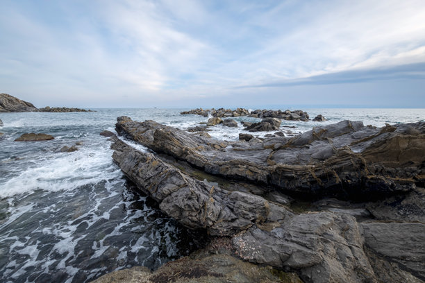 利古里亚海悬崖。彩色图片图片下载