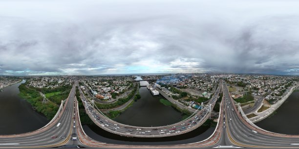 用无人机拍摄的多米尼加共和国圣多明各胡安·巴勃罗·杜阿尔特桥的360度航拍照片图片下载