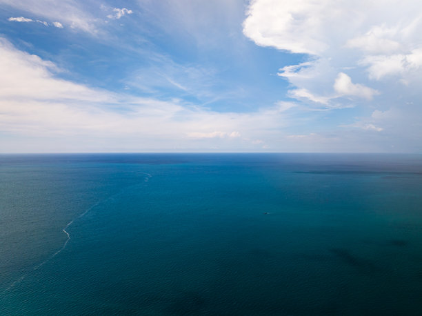 海面鸟瞰图，波浪水面纹理的鸟瞰照片，夏季海洋背景，美丽的自然惊艳海洋背景图片下载