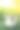 可爱的小鸭子坐在阳光明媚的日子里的绿草上。竖版照片。图片下载