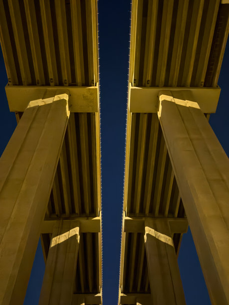 沙特阿拉伯利雅得的大桥夜景照片图片下载