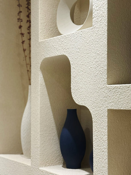 墙上的陶瓷花瓶，特写照片图片下载