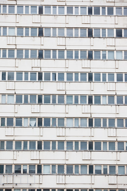 前东柏林一座无特色的老建筑外立面（德语“Plattenbau”），图片拍摄于2012年。图片下载