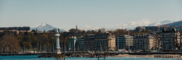 瑞士日内瓦的照片。阿尔卑斯山和城市。蒙特布朗的全景图。图片下载