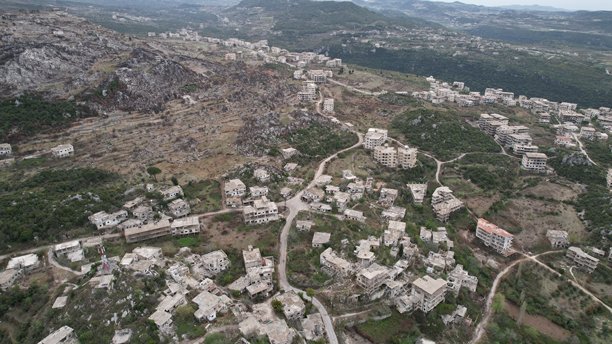 拉塔基亚乡村的萨尔马镇社区的航拍照片。这个镇被前政权的军队摧毁。图片下载