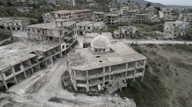 拉塔基亚乡村的萨尔马镇社区的航拍照片。这个镇被前政权的军队摧毁。图片下载