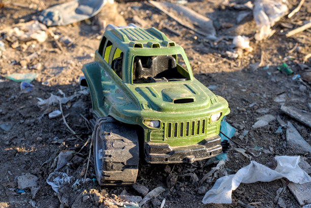 破损的玩具车照片图片下载