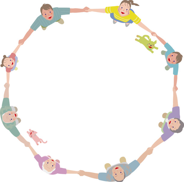 微笑的父母和孩子，三代同堂。手牵手围成一个圈。家庭成员仰望天空。图片下载