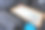 发动机舱内的汽车空气滤清器特写照片。图片下载