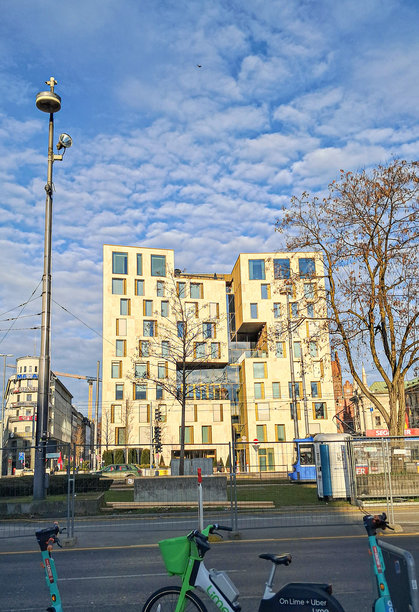 德国慕尼黑的现代建筑和城市基础设施。照片拍摄于2025年3月16日。图片下载