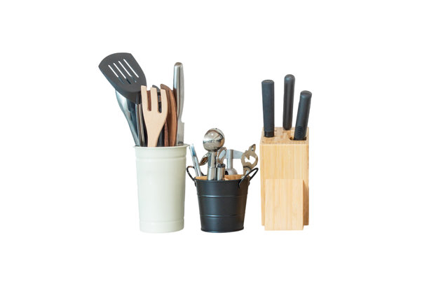 复古厨房用具的照片，背景为白色。孤立物体。图片下载