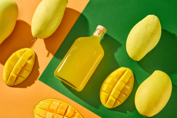 成熟芒果和清爽的芒果汁照片。图片下载