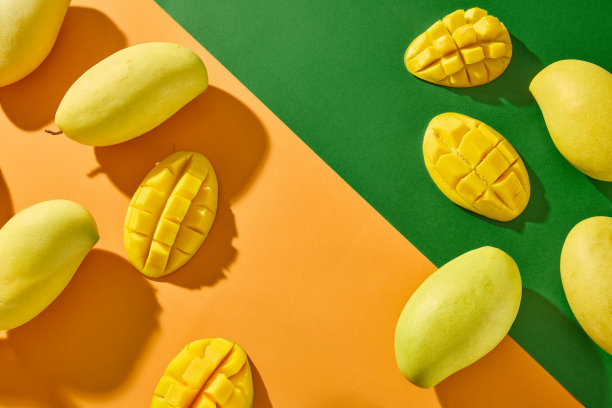 成熟芒果和清爽的芒果汁照片。图片下载