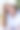 一对恋人的特写肖像。年轻的男女在温暖的夏日里在公园散步并享受乐趣。竖版照片图片下载
