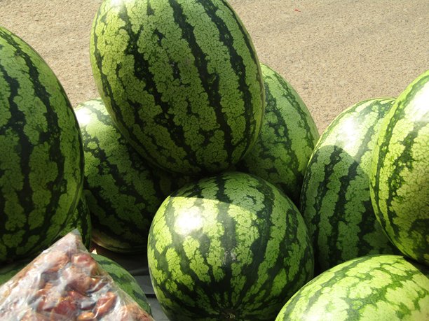 西瓜特写照片，色彩斑斓的自然背景图片下载