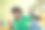 年轻男子在现代绿色室内公寓里穿着T恤，手持互联网电缆路由器的照片图片下载