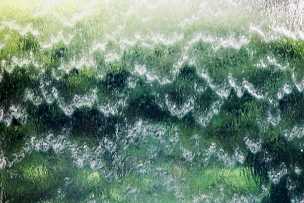 一张绿色发光的人造瀑布特写照片，适合作为背景素材图片下载