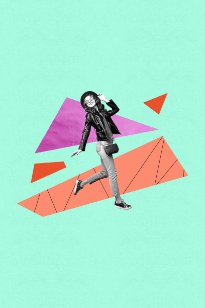 独特的垂直照片拼贴，展示快乐女孩在户外街道上奔跑，穿着时尚，手提手袋，戴着帽子，穿着皮夹克，享受旅行。图片下载