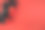 红色背景上孤立的红色礼品盒，配有黑色缎带蝴蝶结的俯瞰全景照片，留有空白空间。图片下载