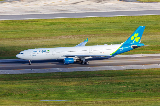 美国奥兰多机场的爱尔兰航空空客A330-300飞机的航拍照片图片下载