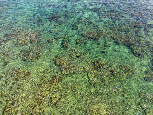 海南陵水七星海滩别墅的玻璃海航拍照片图片下载