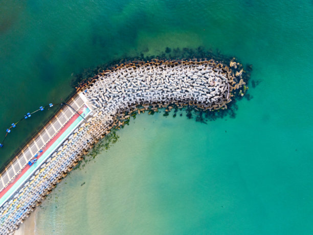 海南陵水香水湾万豪灯塔日出航拍照片图片下载