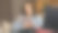 一位女性专注于她的工作，坐在明亮的厨房里，一边使用笔记本电脑，一边在笔记本上写字。这张图片反映了现代家庭中远程工作环境的灵活性和舒适性。图片下载