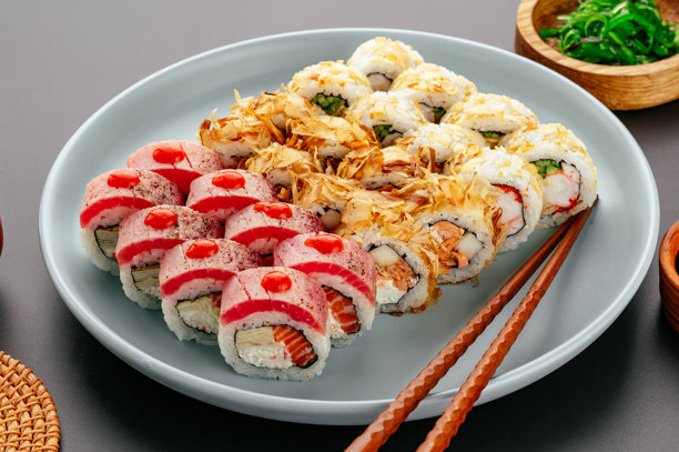 日本寿司卷。寿司酒吧菜单的照片图片下载