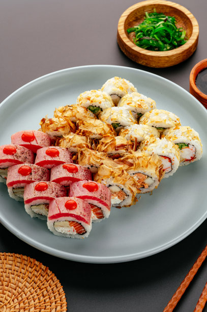 日本寿司卷。寿司酒吧菜单的照片图片下载