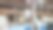 许多山羊在传统农场的围栏里吃东西的肖像照片。这些山羊吃着混合了大蒜的食物，以温暖身体。山羊们为古尔邦节做好了准备。图片下载