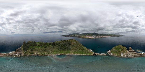 用无人机拍摄的葡萄牙亚速尔群岛圣米格尔岛维拉弗朗卡杜坎普小岛的360度航拍照片图片下载