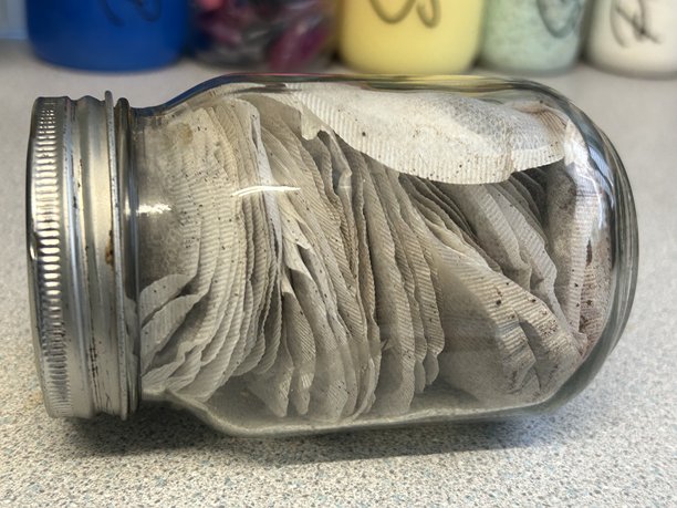 装满茶包的玻璃罐，特写照片图片下载