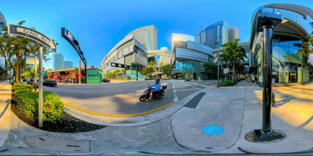 迈阿密布里克尔城市中心高档购物区。360度VR全景照片图片下载