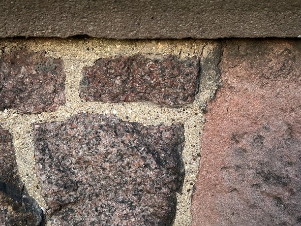 大石柱，红色石头，特写照片图片下载