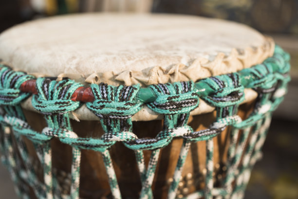 非洲传统鼓杰姆贝的特写照片图片下载