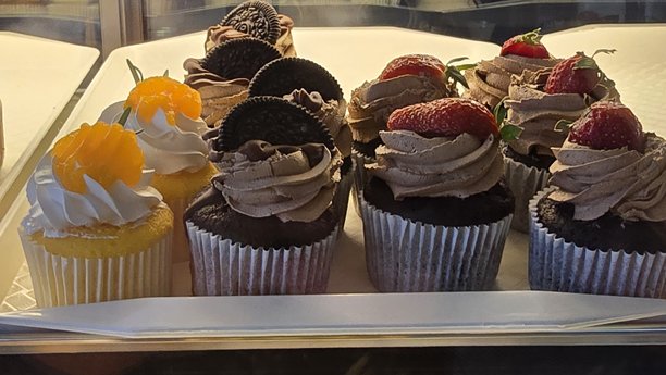 美丽又美味的杯子蛋糕库存照片图片下载