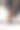 室内一位女性脱掉高跟鞋的特写照片。美丽的女性腿部。图片下载