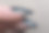 一张特写照片，展示了一根涂有黑色光泽的手指，指甲形状完美，指缘整齐——真正的修饰得体的手部典范。图片下载