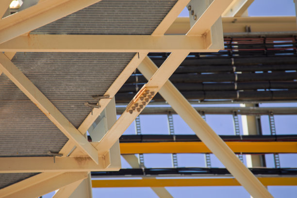 管道和电缆支撑，矿用金属框架的龙门罩，电缆升降梯，结构钢模块图片下载