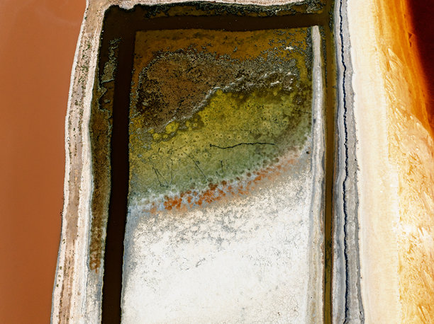 抽象摄影，广告牌背景。干旱和全球气候主题的照片。色彩的神奇美感。地球的图案和色彩。湖泊和溪流的色彩与图案。图片下载